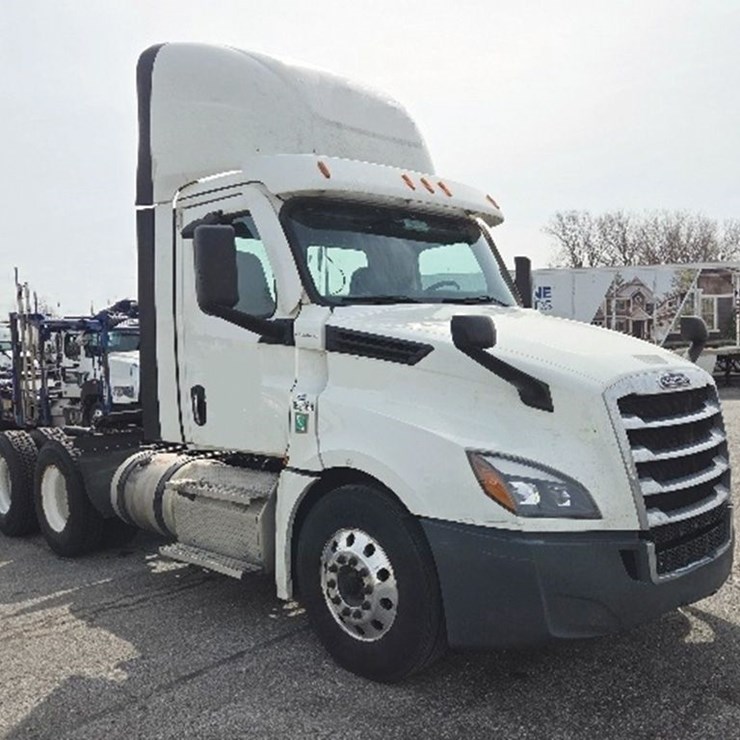 2021 FREIGHTLINER CASCADIA 126
