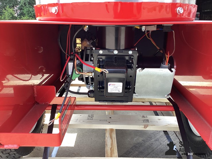 2026-magnum-4000-series-hot-water-pressure-washer-image-15