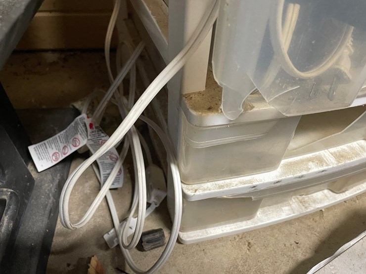 #10178-•-plastic-tote-and-contents-image-5