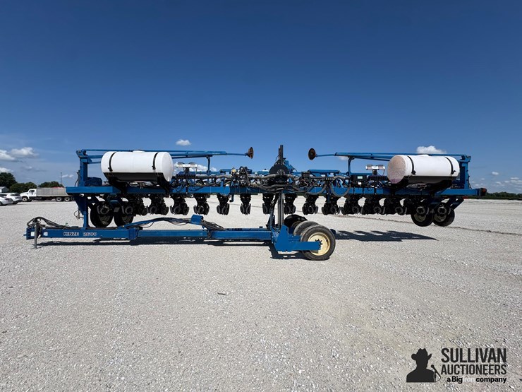 1995-kinze-2600-image-8