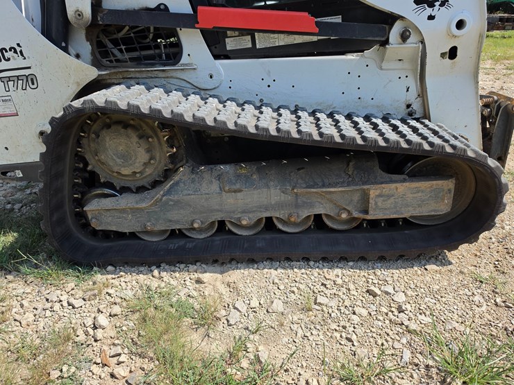 2020-bobcat-t770-image-33