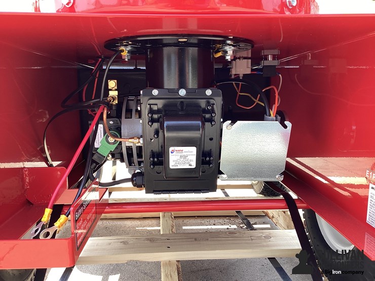 2026-magnum-4000-series-hot-water-pressure-washer-image-15