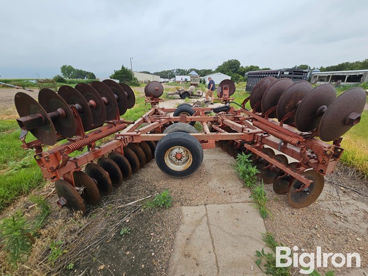 massey-ferguson-620-image-4