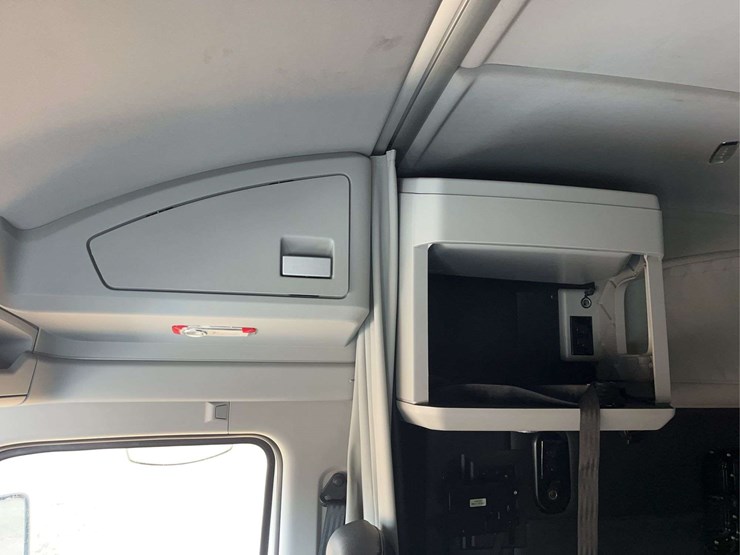 2022-kenworth-t680-image-23