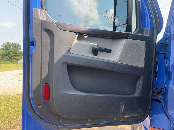 2021-freightliner-cascadia-truck-image-16