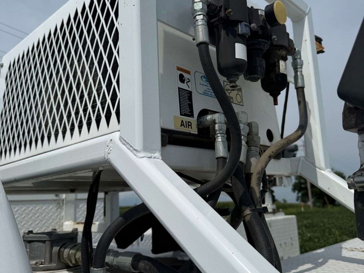 2007-ford-f550-image-17
