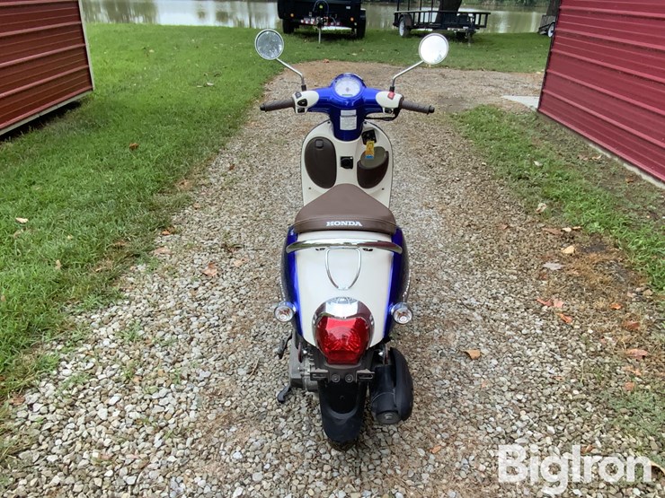 2024-honda-metropolitan-ncw50-scooter-image-6