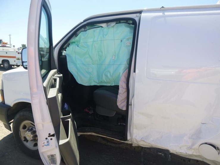 2015-chevrolet-express-2500-image-7