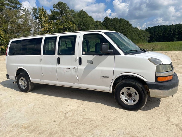 2005-chevrolet-express-3500-image-4