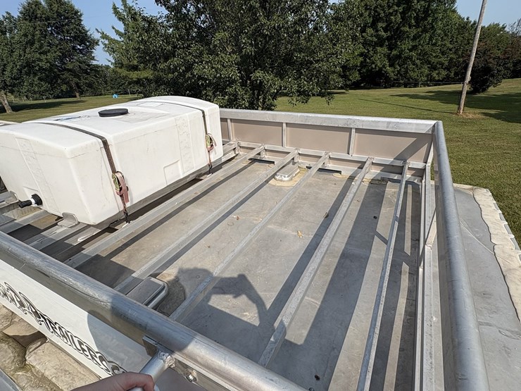 2018-bison-8011ldstlt-stock-combo-living-quarters-trailer-image-29