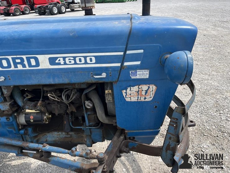 1979-ford-4600-image-13