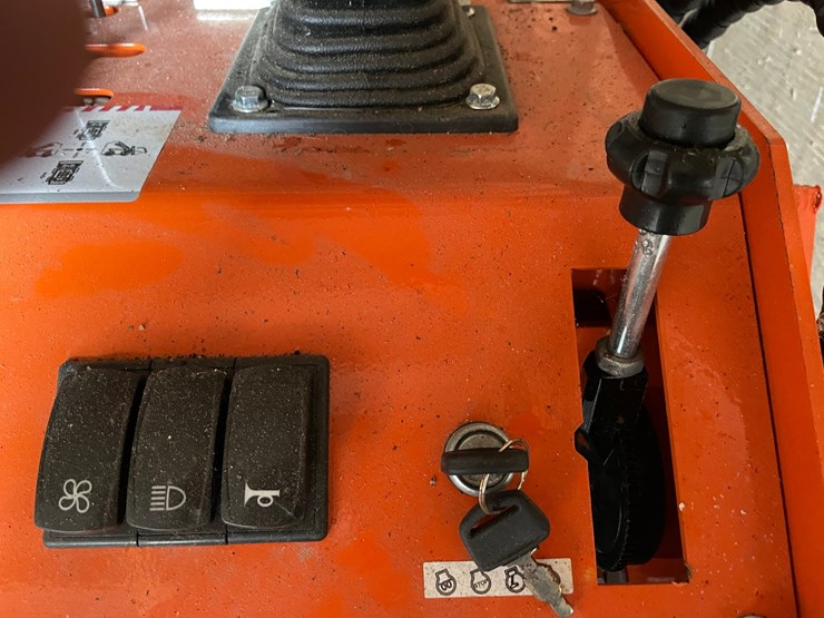 #9727-•-future-mini-skid-steer-loader-image-12