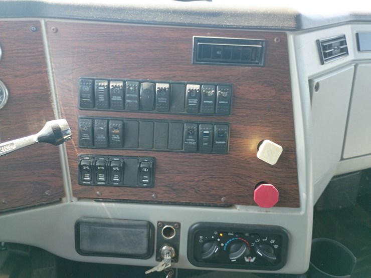2014-western-star-4900-image-53