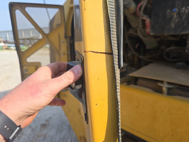 caterpillar-953d-image-79