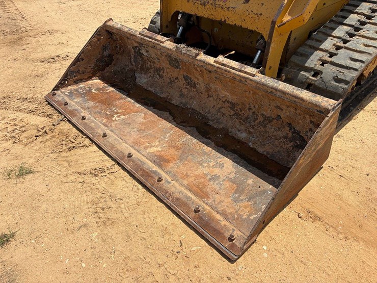 2020-caterpillar-299d3-image-17