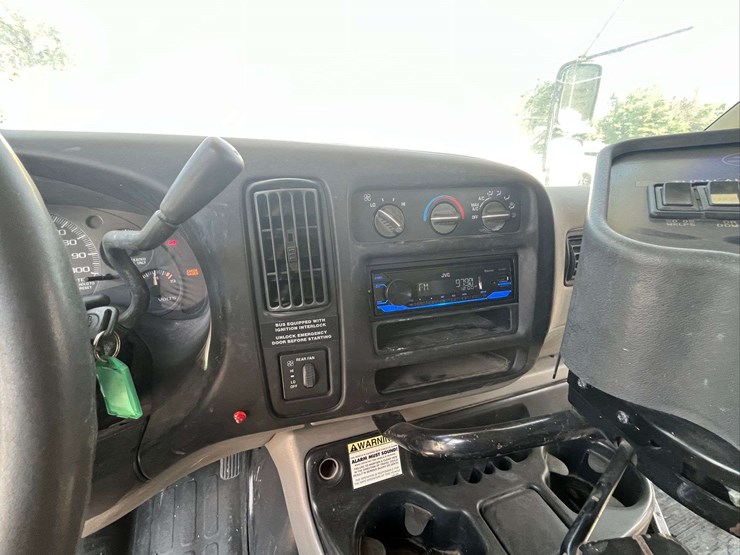 2001-chevrolet-express-bus-image-13
