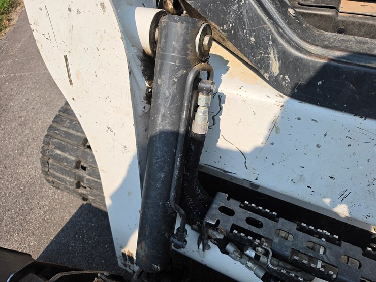 2023-bobcat-t770-image-56