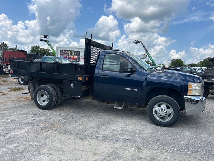 2009-chevrolet-3500-image-6