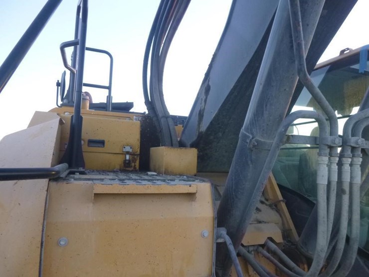 2019-deere-345g-lc-image-43