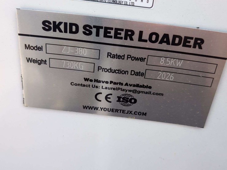 zjg-mini-skid-steer-loader-zj-380-(white)---15hp-image-8