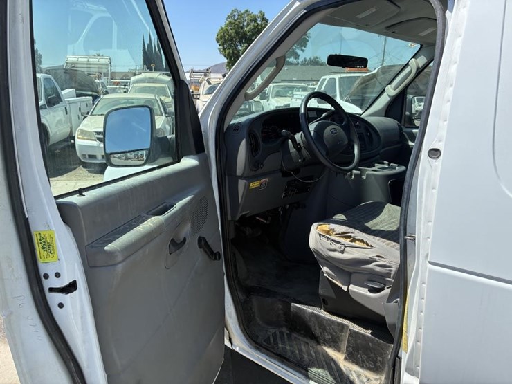 2005-ford-e350-sd-image-24