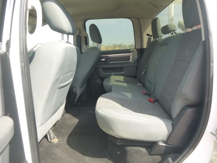 2016-dodge-ram-3500-image-14