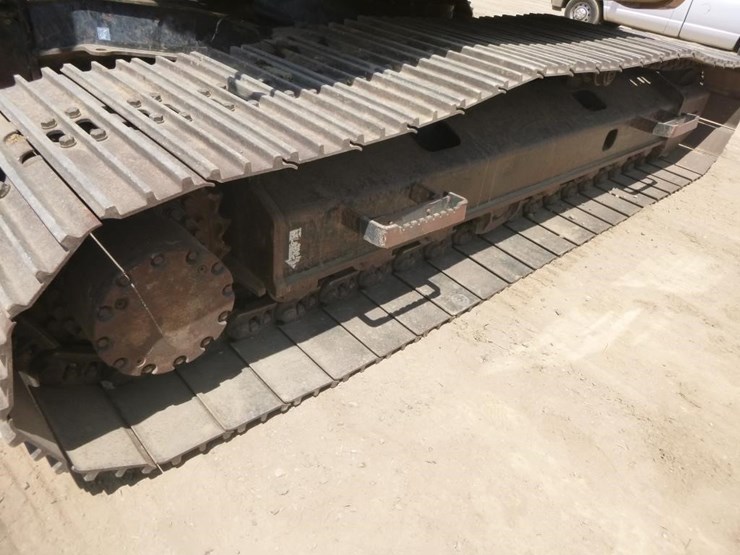 2011-deere-225d-lc-image-16