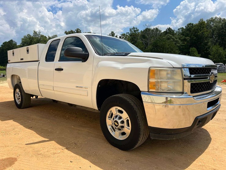 2011-chevrolet-2500hd-image-4