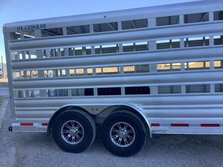 2025-platinum-18'-x-8"-livestock-trailer-image-11