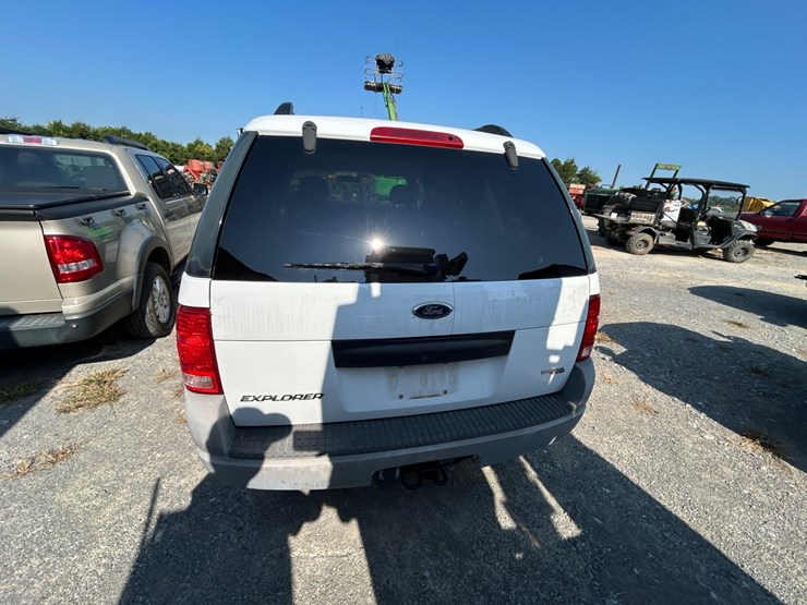 2005-ford-explorer-image-6