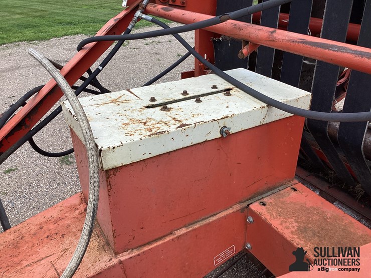 hesston-5600-image-12