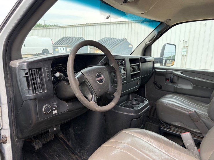 2010-gmc-3500-image-10