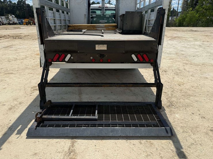 2020-chevrolet-3500-image-8