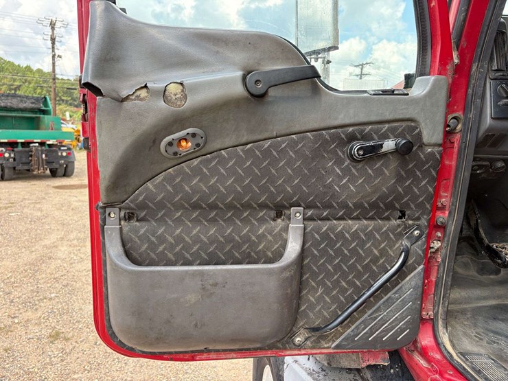 2007-mack-granite-ctp713-image-18