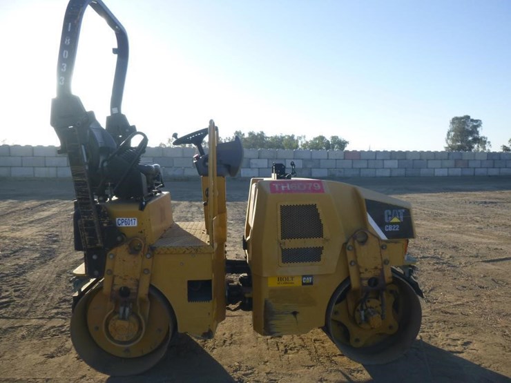 2013-caterpillar-cb22-image-12