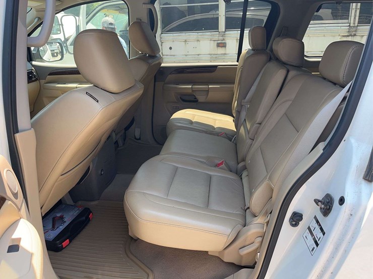 2011-nissan-armada-image-14