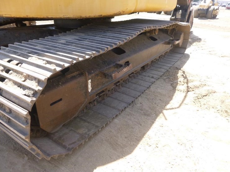 2011-deere-225d-lc-image-20