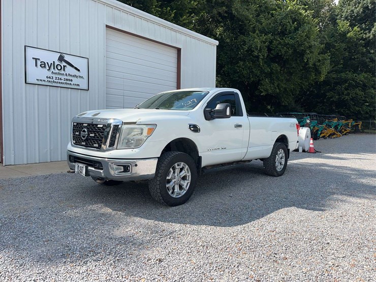 2017-nissan-titan-image-2