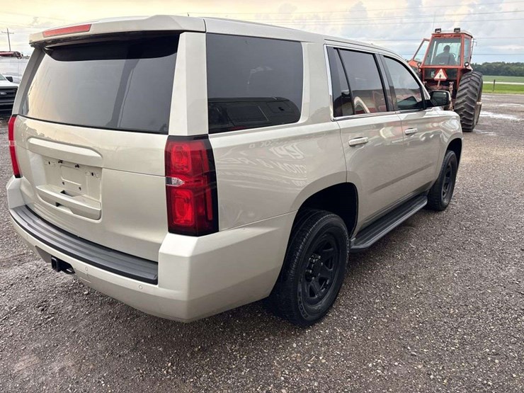 2016-chevrolet-tahoe-image-3