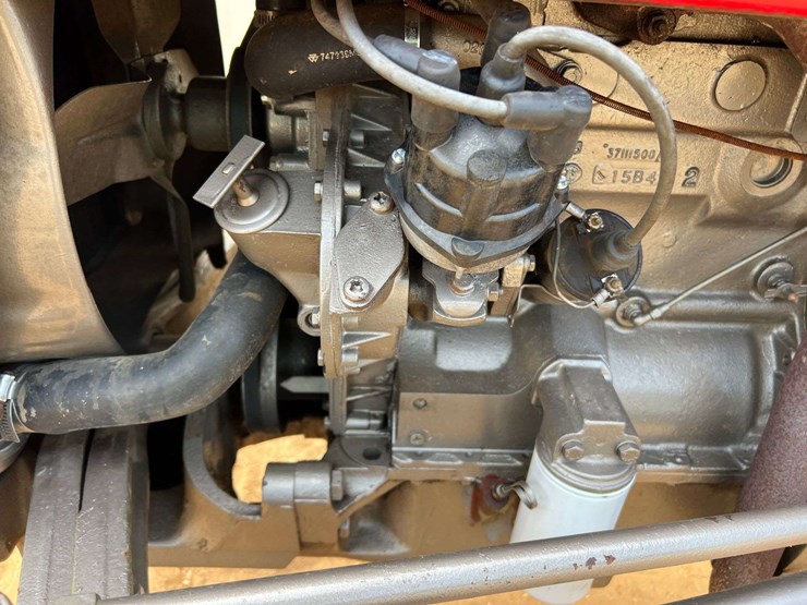 massey-ferguson-135-image-12