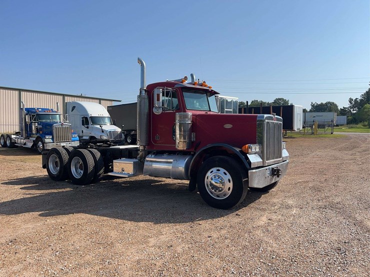 2000-peterbilt-379-image-2