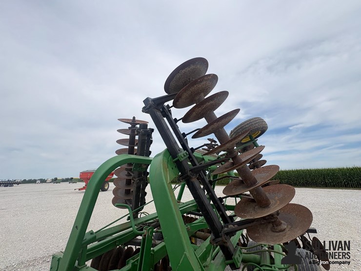 john-deere-235-image-19