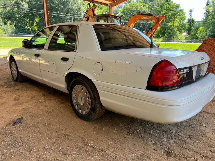 2003-ford-crown-vic-(188,503-miles)-image-2