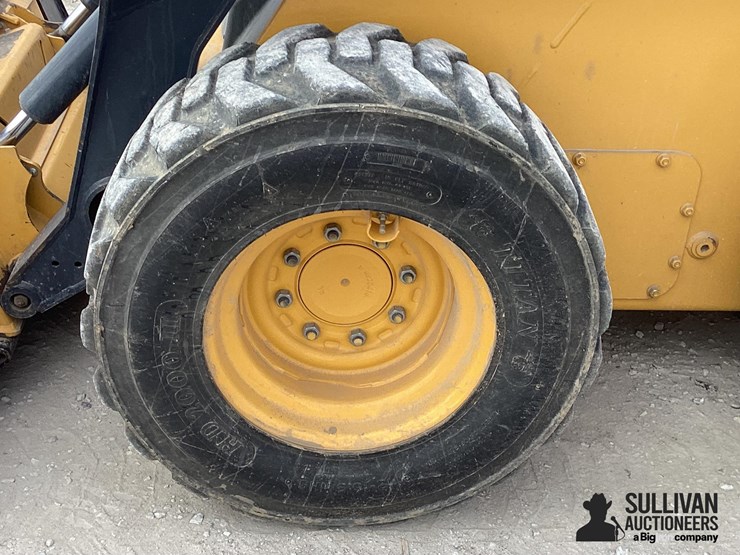 2016-deere-320e-image-19