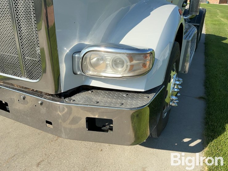 2019-peterbilt-567-image-9