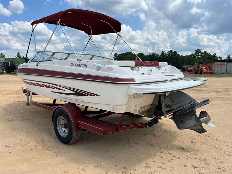 2007-glastron-gt-205-bowrider-boat-w/-volvo-penta-5.0l-v8-&-volvo-penta-sx-a-stern-drive-image-2