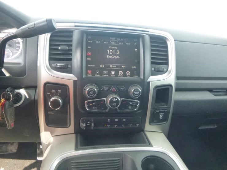 2016-dodge-ram-3500-image-12