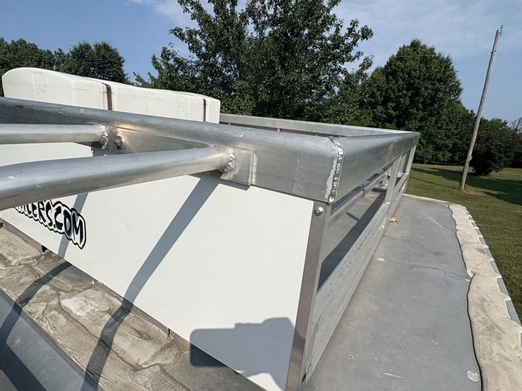 2018-bison-8011ldstlt-stock-combo-living-quarters-trailer-image-31
