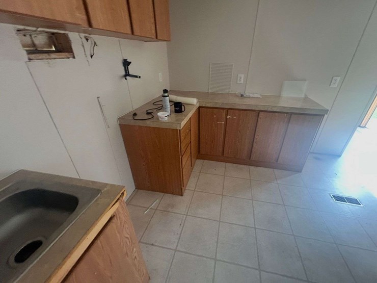 2005-fleetwood-14-x-60-mobile-home-image-12
