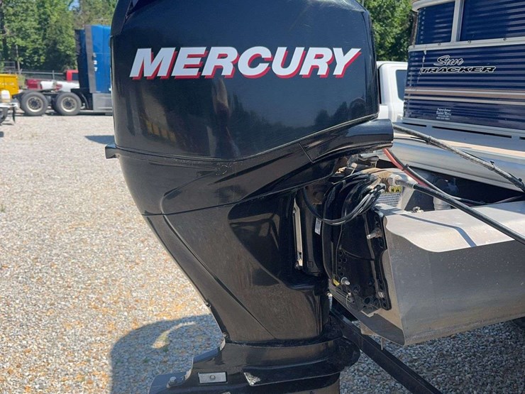 2012-suntracker-24'-dlx-pontoon-boat-(party-barge)-image-7